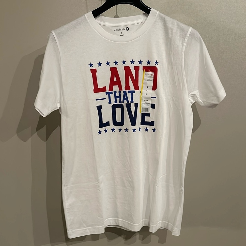 NWT unisex Celebrate it Land that I Love tee